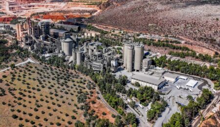 Όμιλος TITAN: Αποκλειστικές διαπραγματεύσεις για την εξαγορά της «Vracs De L’Estuaire»