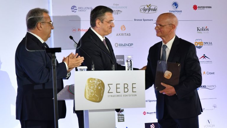 Ο Πρόεδρος του Ομίλου ISOMAT τιμήθηκε με το βραβείο «Χρυσός Αλέξανδρος» του ΣΕΒΕ