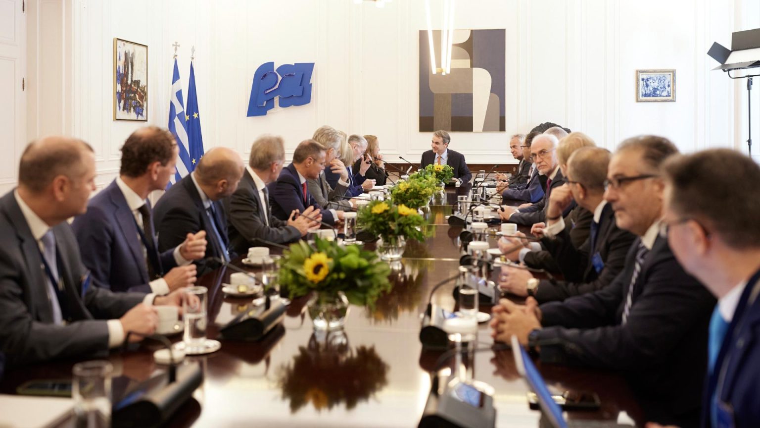 Συνάντηση του Πρωθυπουργού Κυριάκου Μητσοτάκη με ανώτατα στελέχη ευρωπαϊκών χημικών βιομηχανιών