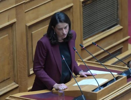 Κεραμέως για τον τρόπο καθορισμού κατώτατου μισθού: Ασπίδα προστασίας για όλους τους εργαζόμενους