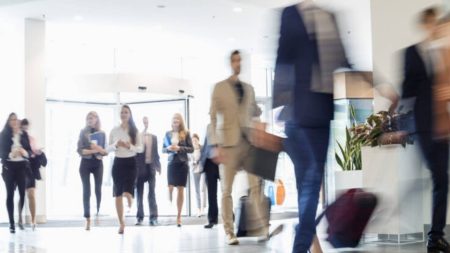 ΕΛΣΤΑΤ: Μείωση κατά 15,7% ο αριθμός των ανέργων το Β΄τρίμηνο 2025