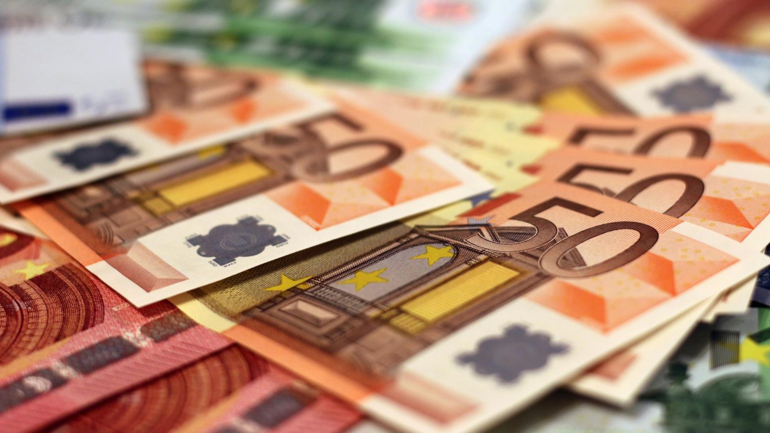 ΕΚΤ: Υποβάλλει 96 τράπεζες της ζώνης του ευρώ σε άσκηση προσομοίωσης ακραίων καταστάσεων