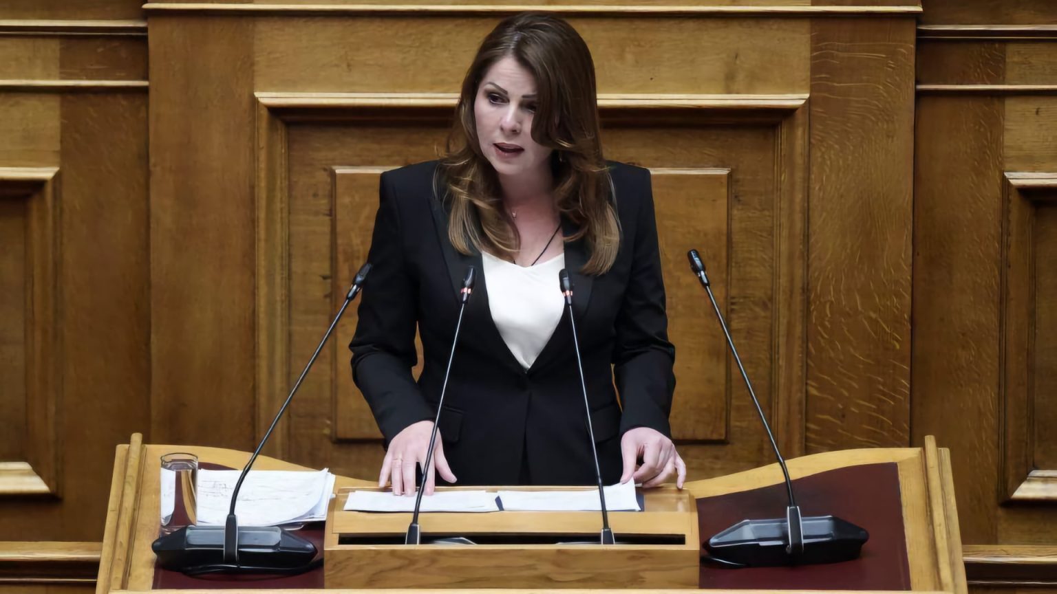 Παπακώστα: Ορόσημο η ρύθμιση που επιβάλλει ποσοστό 33% συμμετοχής των γυναικών στα ΔΣ