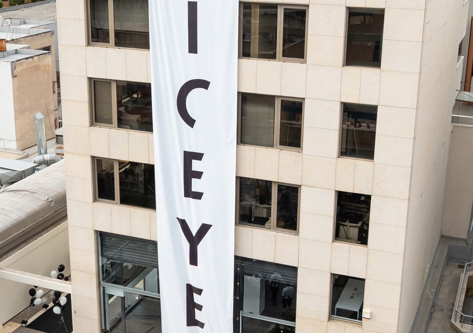 ICEYE: Επενδύει στην Ελλάδα με νέα γραφεία και γραμμή παραγωγής δορυφόρων