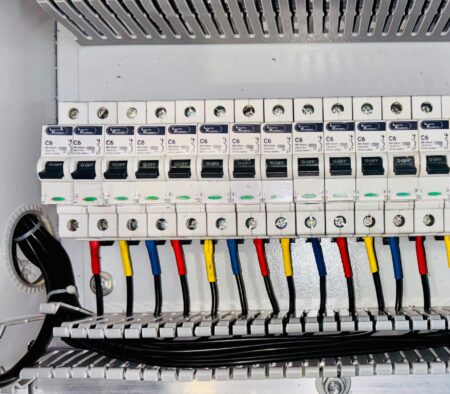 ΔΕΔΔΗΕ: Εντατικοποίηση των ελέγχων για ρευματοκλοπές – 200+ οι παραβάσεις σε μεγάλους καταναλωτές