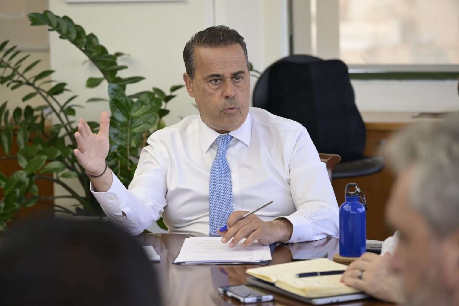 ΥΠΕΝ: Σύσκεψη για την ισορροπία του ηλεκτρικού συστήματος εν όψει υψηλών θερμοκρασιών