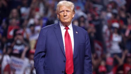 ΗΠΑ: Ο Τραμπ επιβάλλει δασμούς 30% σε Ευρωπαϊκή Ένωση και Μεξικό