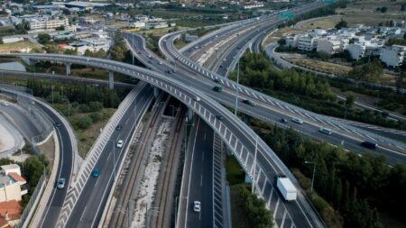 Αποσυμφόρηση στην Αττική Οδό: Παρέμβαση στον Κόμβο Μεταμόρφωσης δρομολογεί το υπ. Υποδομών