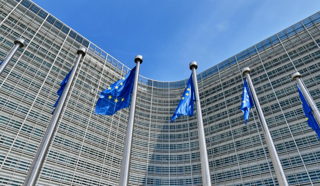 Νέα μέτρα ώστε οι μεγαλύτερες διαδικτυακές πλατφόρμες να απελευθερώσουν την πρόσβαση σε δεδομένα