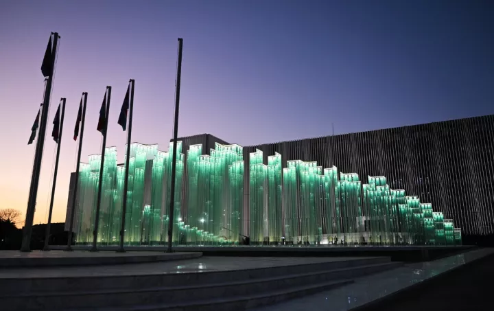 METLEN: Παρέδωσε στο ΥΠΕΘΑ τη νέα βιοκλιματική πρόσοψη του Υπουργείου