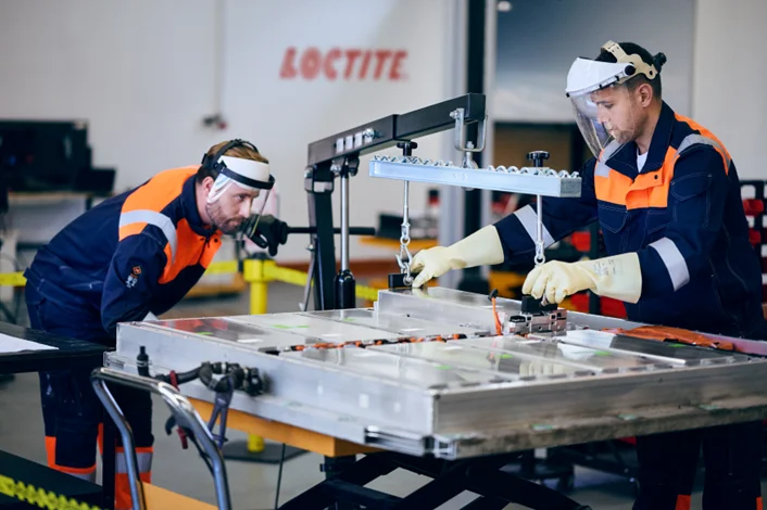 Henkel: Παρουσιάζει καινοτόμο χαρτοφυλάκιο λύσεων επισκευής για τον κλάδο της ηλεκτροκίνησης