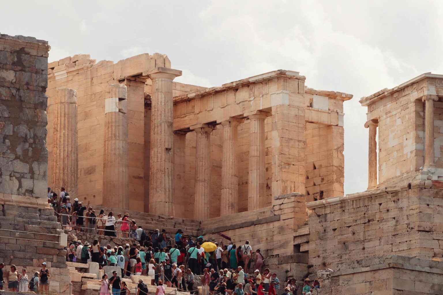 ΤτΕ: Πλεόνασμα 4,14 δισ. ευρώ στο ταξιδιωτικό ισοζύγιο τον Αύγουστο του 2025
