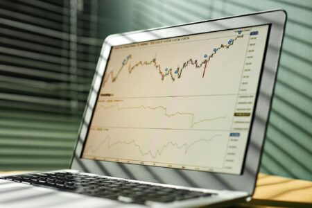 Deloitte: Οκτώ προβλέψεις που επαναπροσδιορίζουν το μέλλον των χρηματοοικονομικών υπηρεσιών