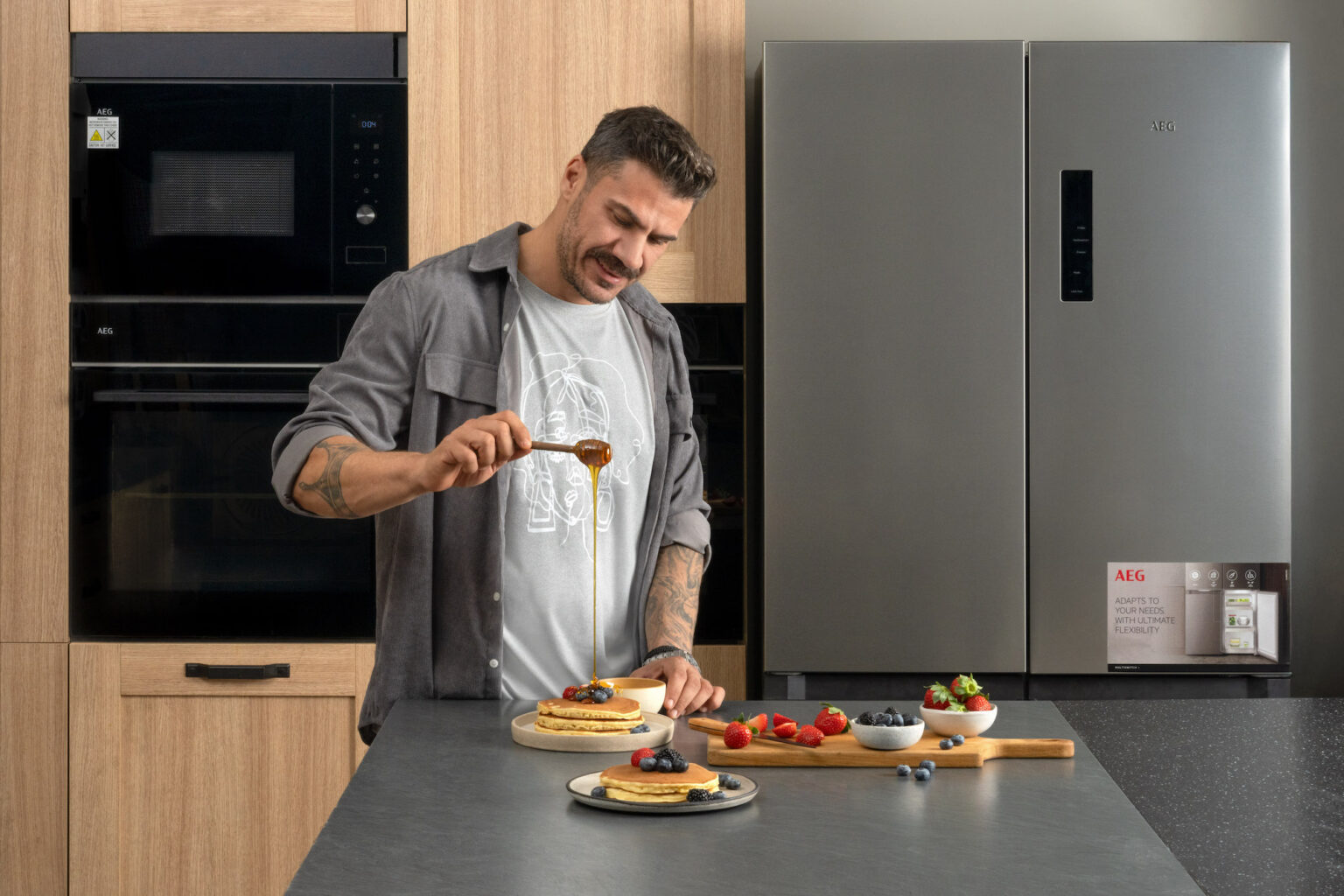 Ο Άκης Πετρετζίκης νέος Chef Ambassador της AEG