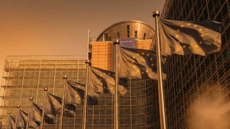 Η ΕΕ «κλειδώνει» τη μείωση εκπομπών κατά 90% έως το 2040 με ιστορική συμφωνία