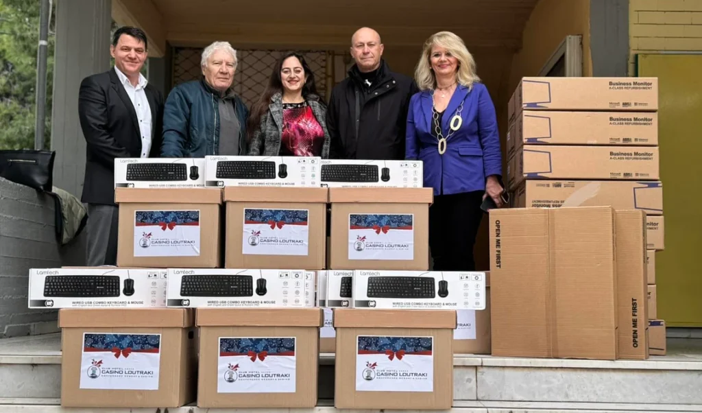 Club Hotel Casino Loutraki: Δωρεά 100 ηλεκτρονικών υπολογιστών σε σχολεία του Δήμου Λουτρακίου