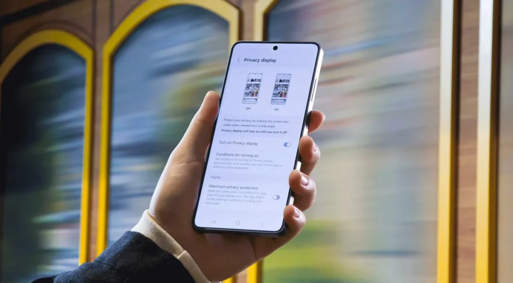 Έρευνα Samsung: 1 στους 2 Ευρωπαίους κοιτάζουν την οθόνη του κινητού αγνώστων σε δημόσιους χώρους