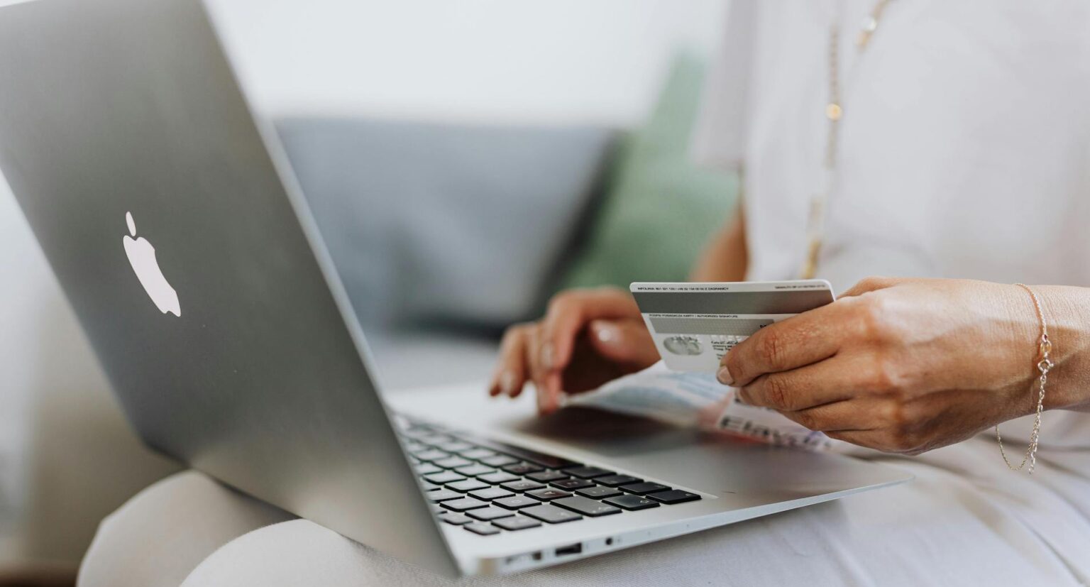 Έρευνα Revolut: Οι μισοί Έλληνες πληρώνουν συνδρομές που δεν χρησιμοποιούν