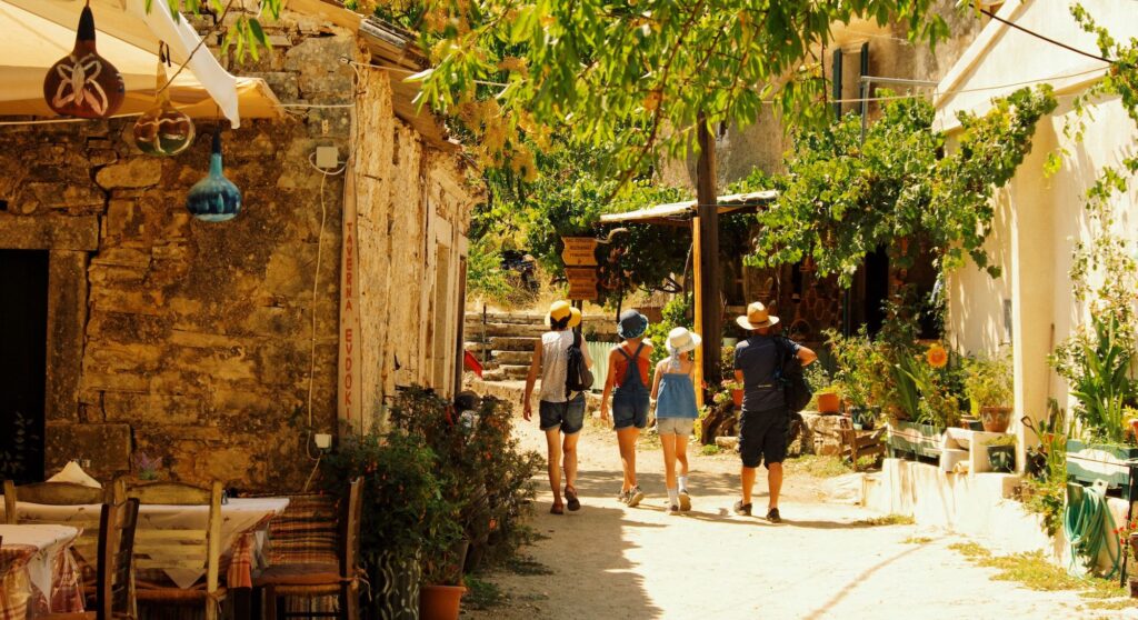 ΔΥΠΑ: Αυξημένοι κατά 33.000 οι δικαιούχοι του Κοινωνικού Τουρισμού για το 2026-2027