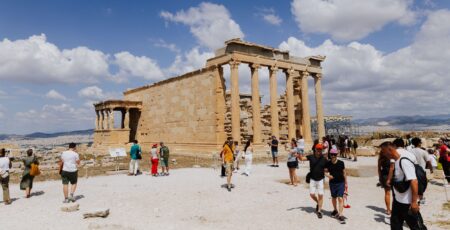 ΙΝΣΕΤΕ: Αυστραλία, Καναδάς, ΗΠΑ οι ισχυρότερες μακρινές τουριστικές αγορές για την Ελλάδα