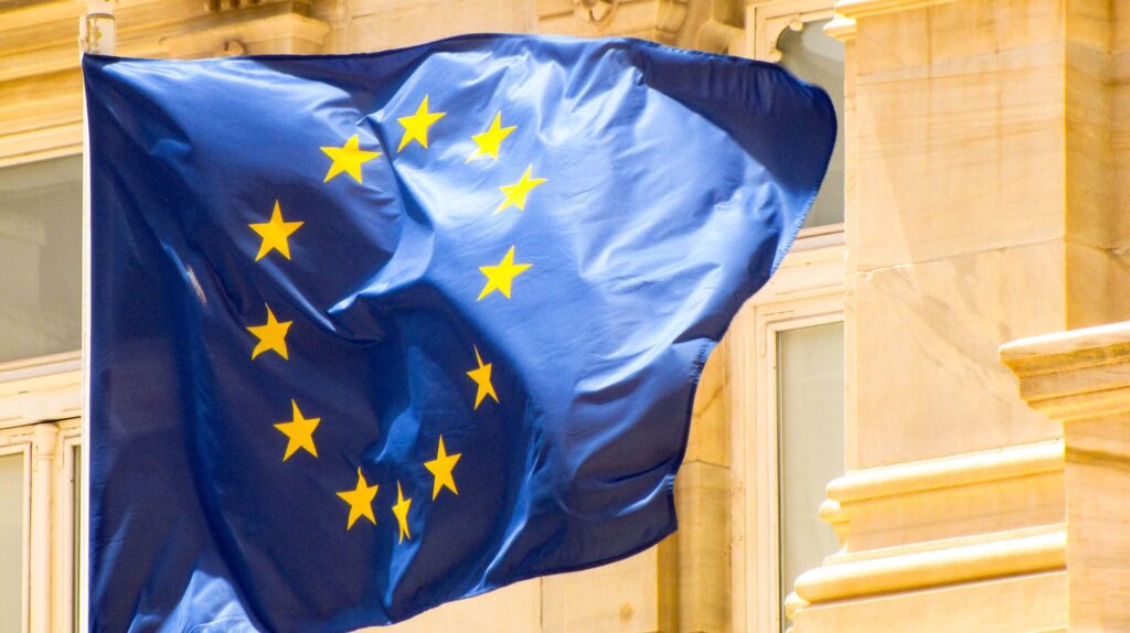Ευρωβαρόμετρο: Η ανασφάλεια στον κόσμο γεννά υψηλές προσδοκίες από την ΕΕ