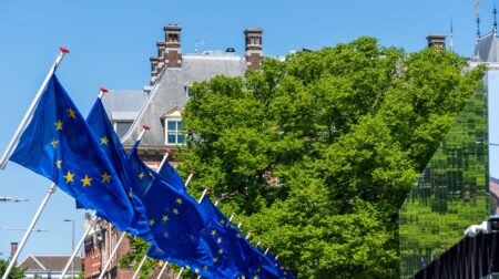 Ευρωπαϊκή Επιτροπή: Κατευθυντήριες γραμμές για τις υποχρεώσεις διαφάνειας της πράξης για την ΤΝ