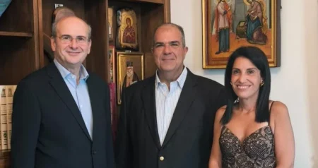 Επίτιμος δημότης Σπετσών ο Sir Στέλιος Χατζηιωάννου – Νέα προκήρυξη για γιατρούς στα μικρά νησιά