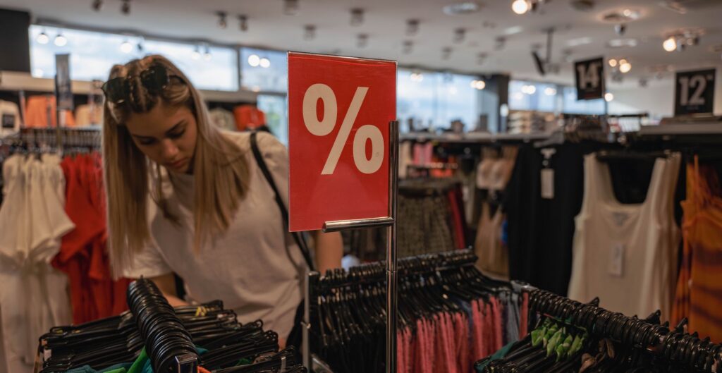 ΕΣΠ: Άλλο οι αριθμοί, άλλο η πραγματική αγορά – Το εμπόριο εκπέμπει σήμα κινδύνου