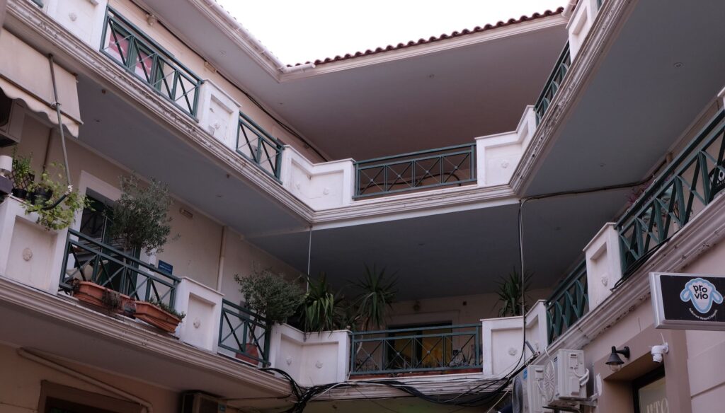 Spitogatos: Με ηπιότερους ρυθμούς αυξάνονται οι μέσες ζητούμενες τιμές πώλησης κατοικιών